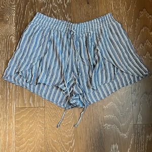 AMERICAN EAGLE FLOWY BEACH SHORTS